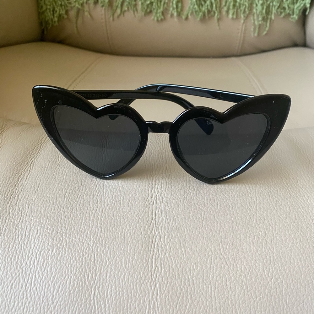 NEW BLACK HEART SUNGLASSES